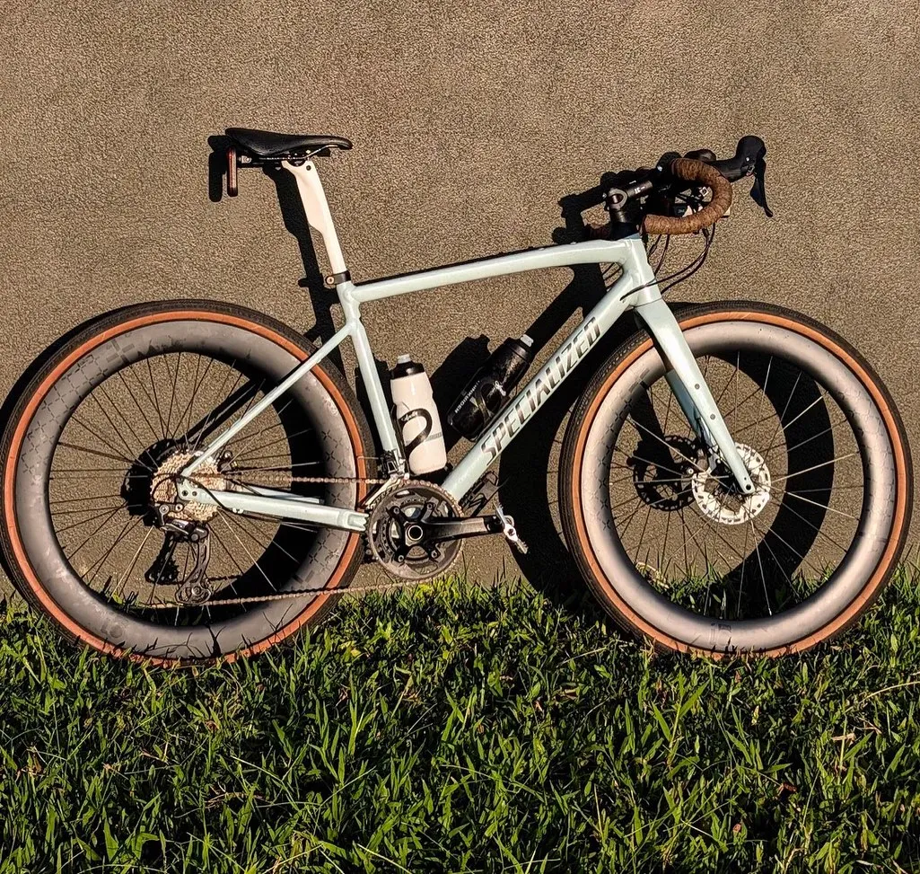 Specialized with 10PLUS road wheels