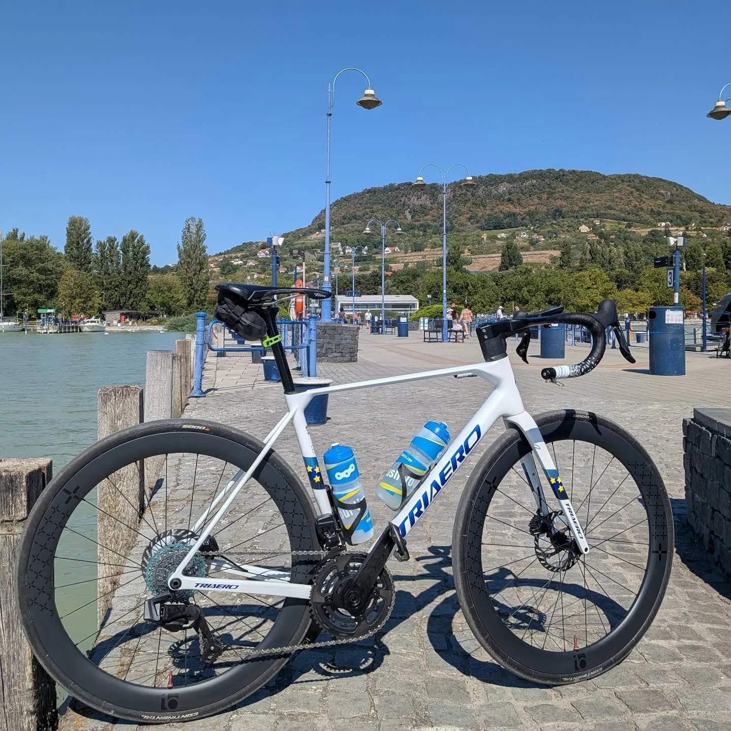 TRIAERO with 10PLUS road wheels
