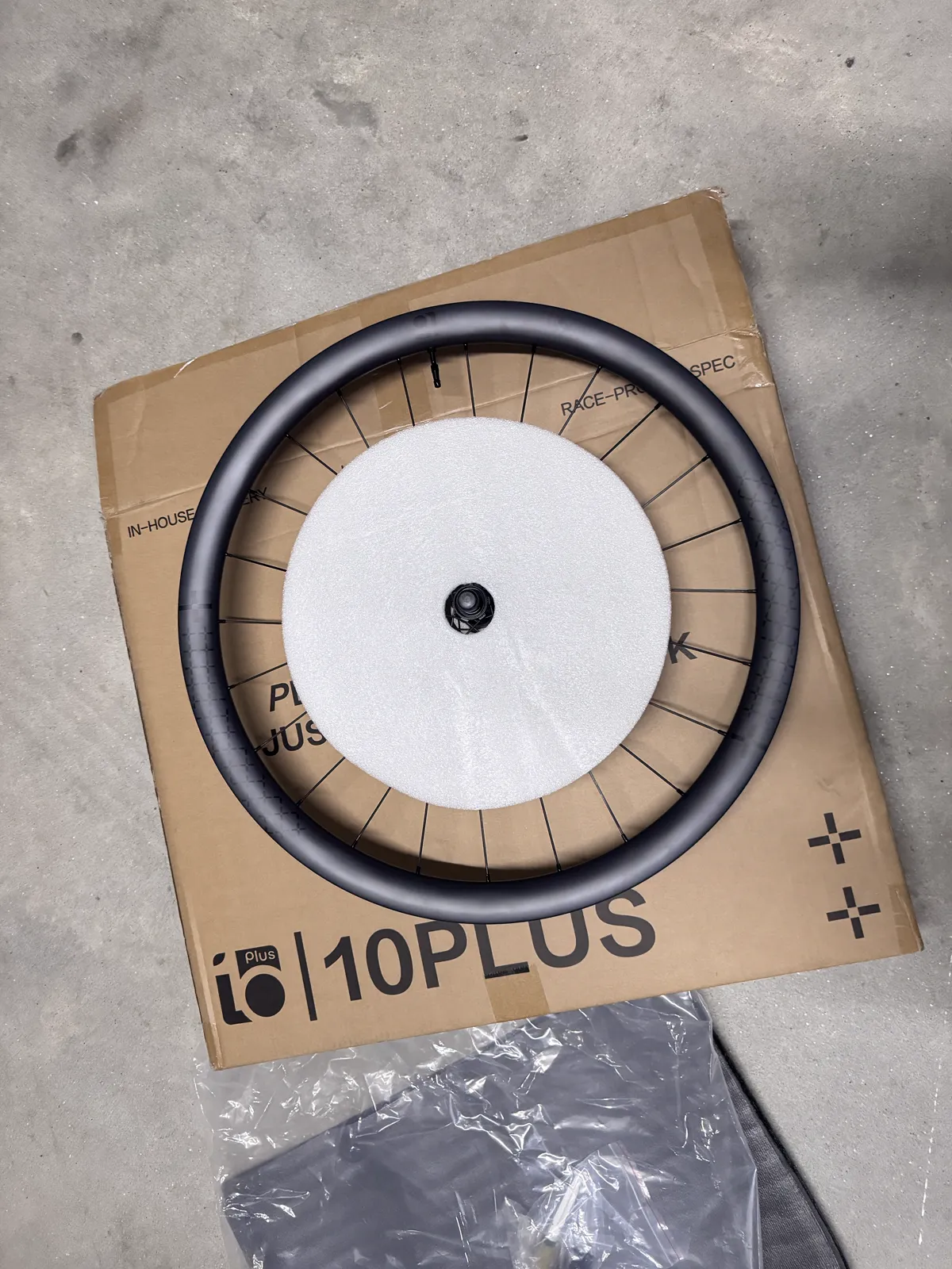 10PLUS Gravel E Series wheel lying on its 10PLUS box